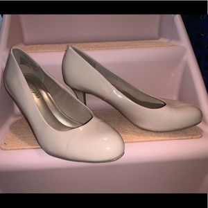 Comfort Plus by Predictions Beige pumps heel 5.5